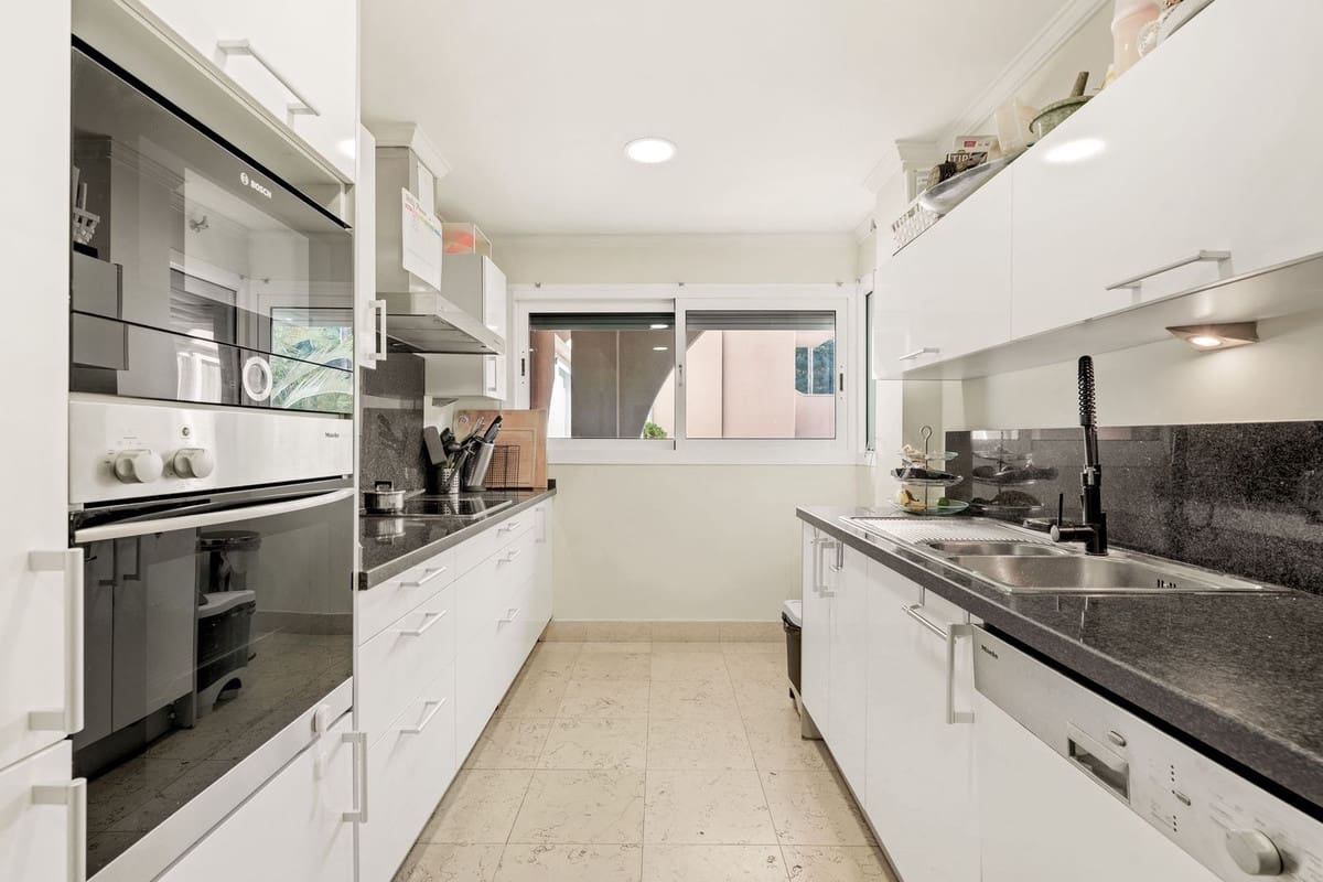 2 soverom Leilighet til salgs i Nueva Andalucia - € 685 000 (Ref: 9432803)