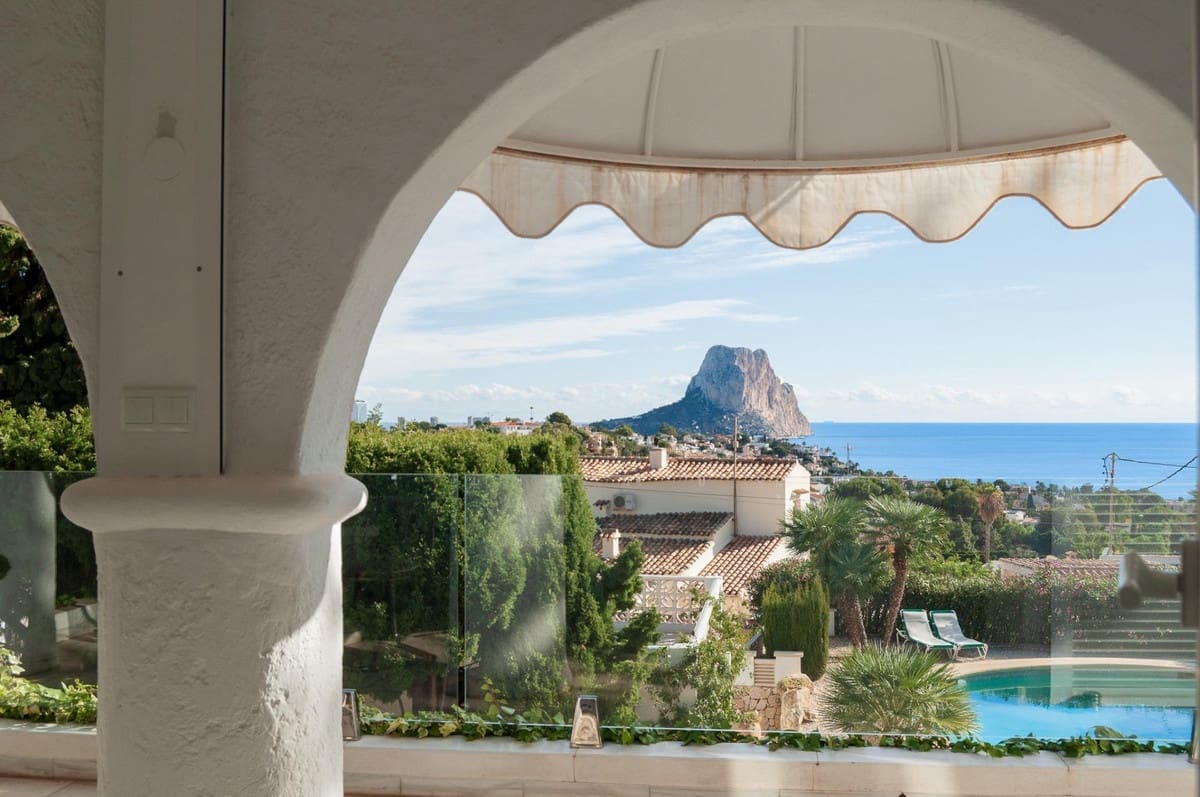 4 bedroom Villa for sale in Calpe / Calp with pool - € 1,400,000 (Ref: 9435001)