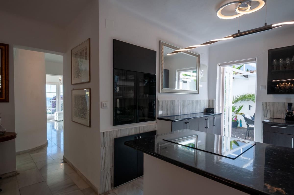 4 bedroom Villa for sale in Calpe / Calp with pool - € 1,400,000 (Ref: 9435001)