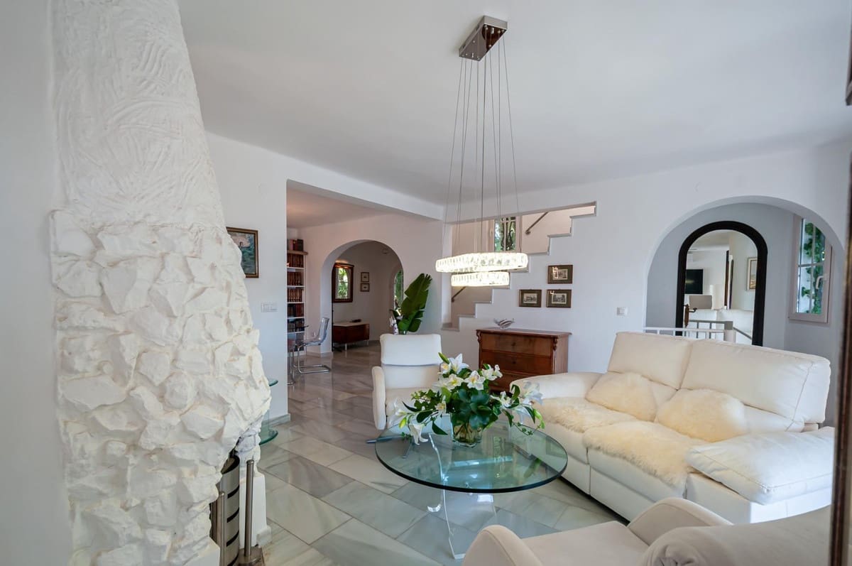 4 bedroom Villa for sale in Calpe / Calp with pool - € 1,400,000 (Ref: 9435001)