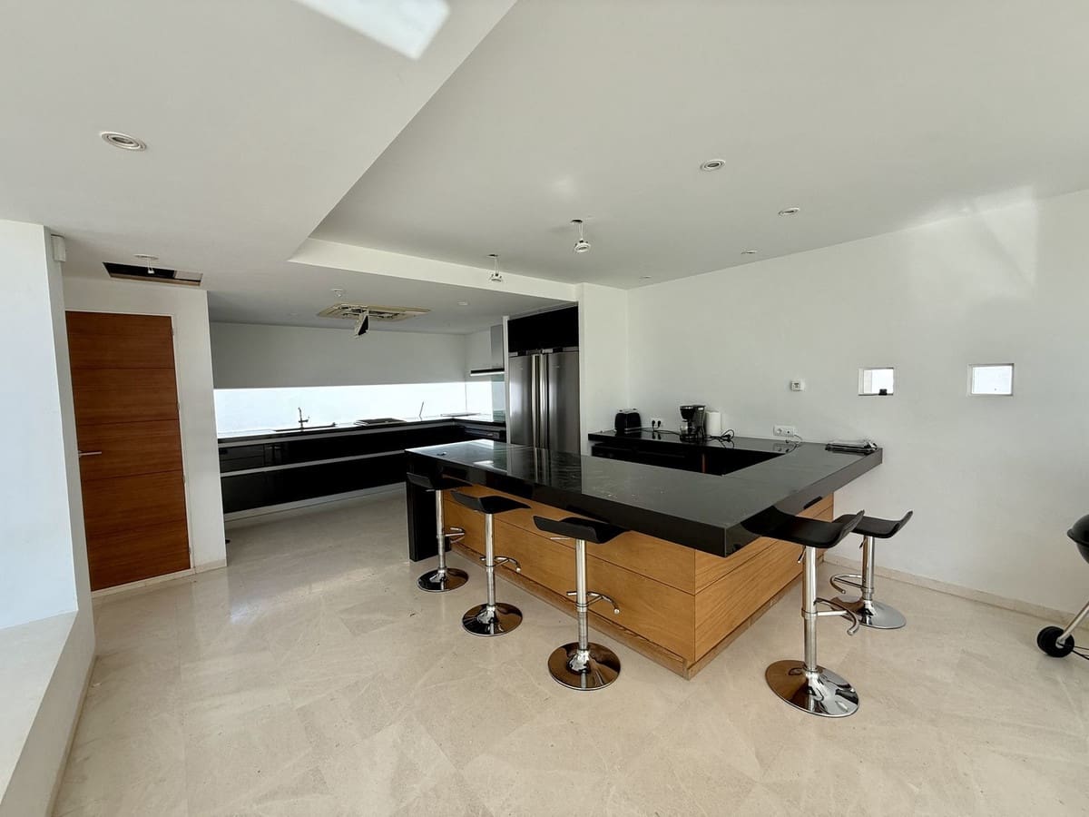 4 soveværelse Villa til salg i Valtocado - € 1.999.000 (Ref: 9439065)