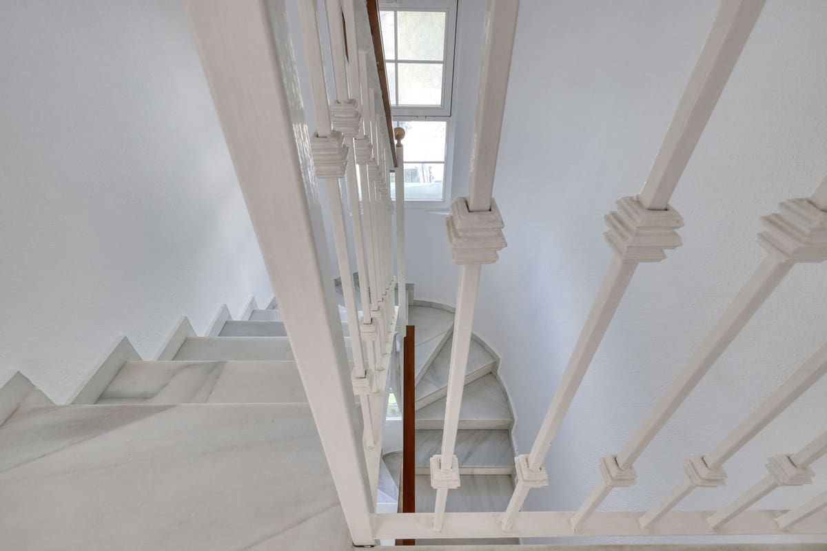 3 bedroom Townhouse for sale in Elviria - € 695,000 (Ref: 9439069)