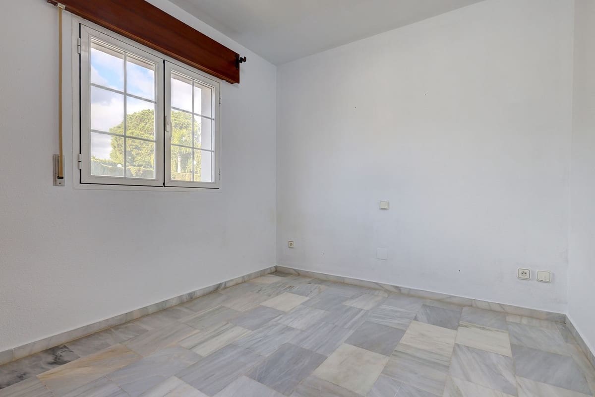 3 bedroom Townhouse for sale in Elviria - € 695,000 (Ref: 9439069)