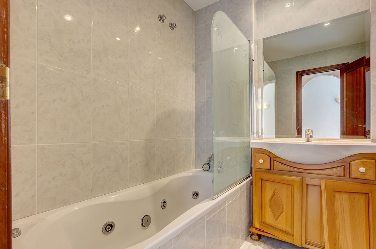 3 bedroom Townhouse for sale in Elviria - € 695,000 (Ref: 9439069)