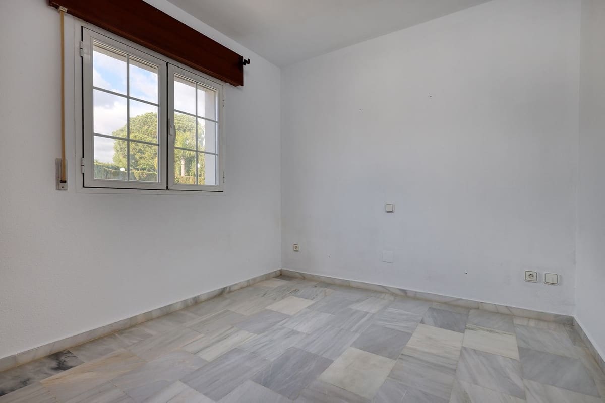 3 bedroom Townhouse for sale in Elviria - € 695,000 (Ref: 9439069)