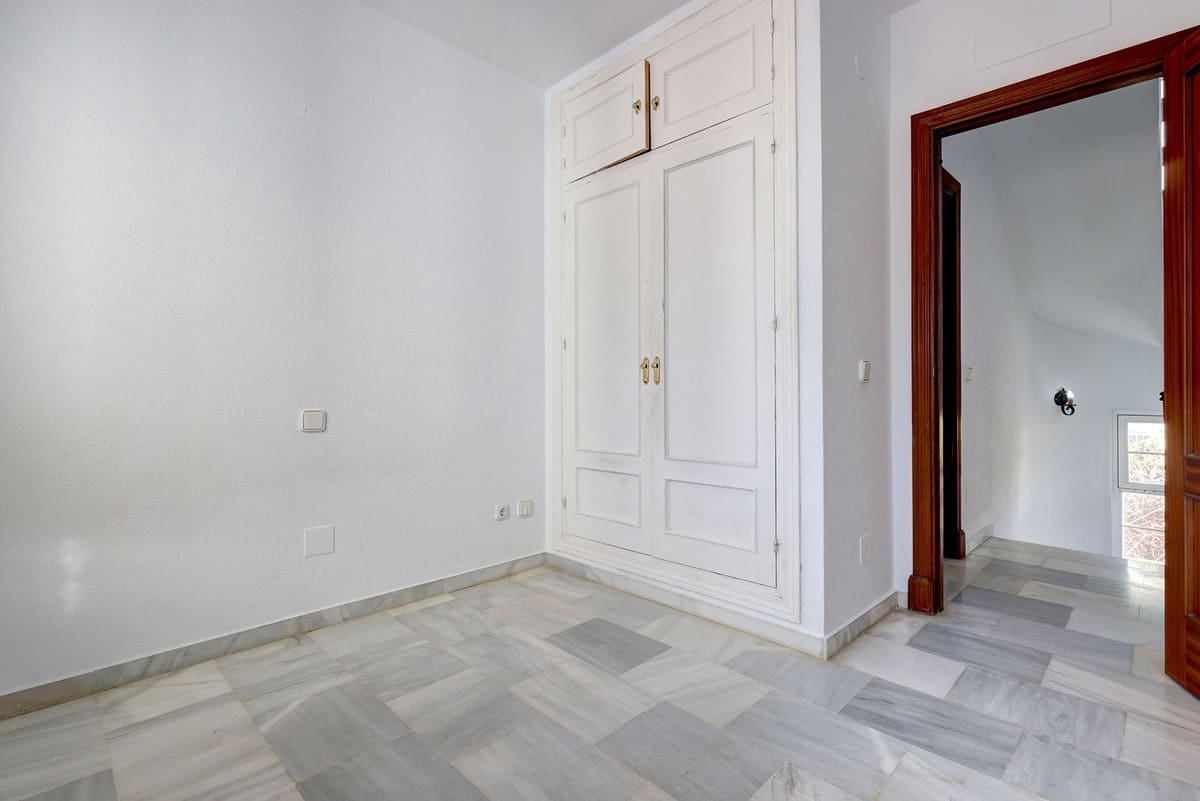 3 bedroom Townhouse for sale in Elviria - € 695,000 (Ref: 9439069)