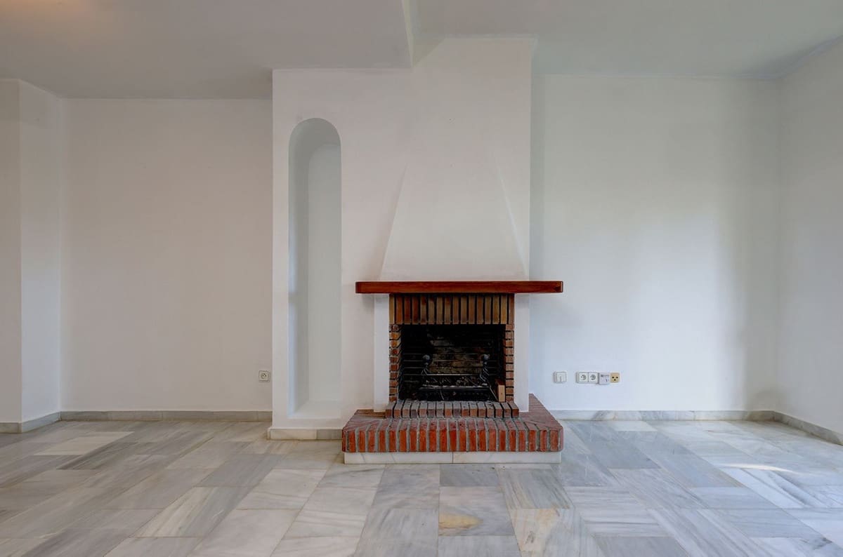 3 bedroom Townhouse for sale in Elviria - € 695,000 (Ref: 9439069)