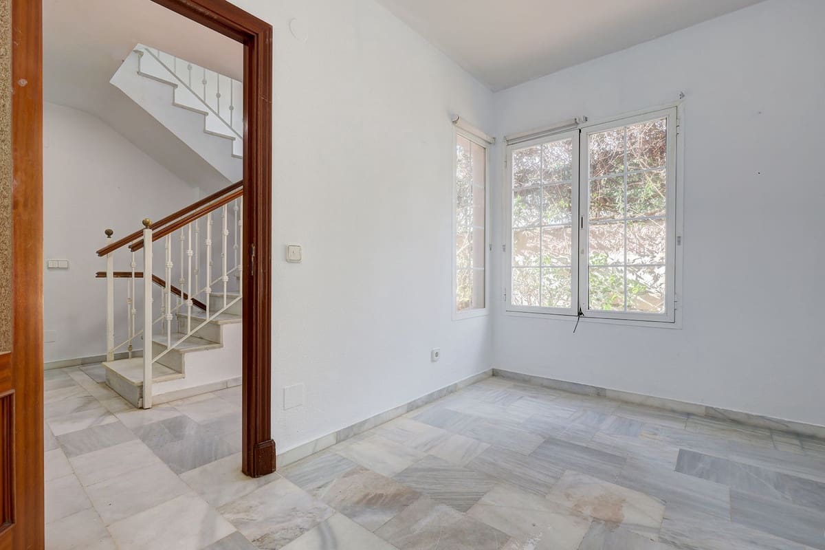 3 bedroom Townhouse for sale in Elviria - € 695,000 (Ref: 9439069)