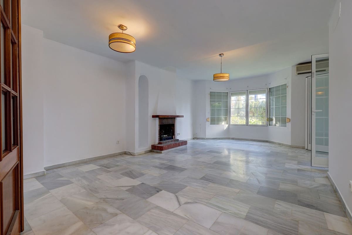 3 bedroom Townhouse for sale in Elviria - € 695,000 (Ref: 9439069)