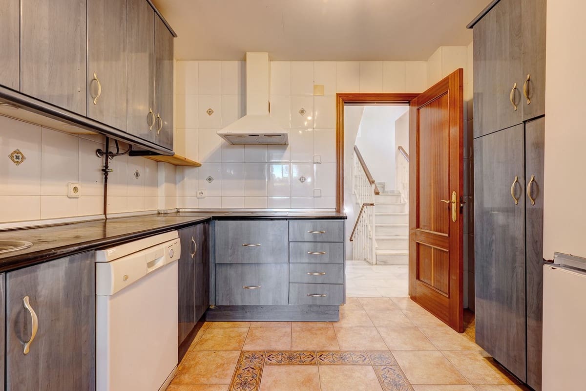 3 bedroom Townhouse for sale in Elviria - € 695,000 (Ref: 9439069)