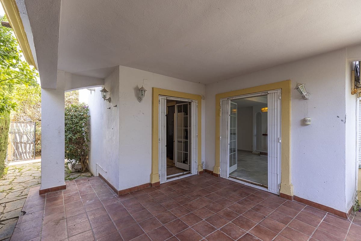 3 bedroom Townhouse for sale in Elviria - € 695,000 (Ref: 9439069)