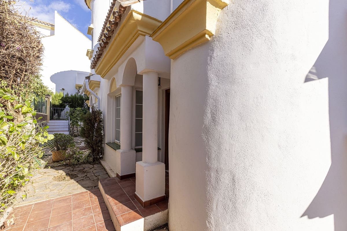 3 bedroom Townhouse for sale in Elviria - € 695,000 (Ref: 9439069)