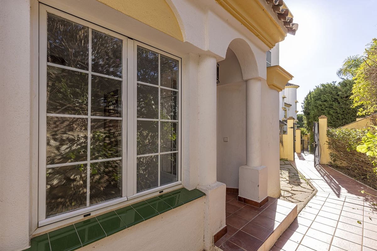 3 bedroom Townhouse for sale in Elviria - € 695,000 (Ref: 9439069)