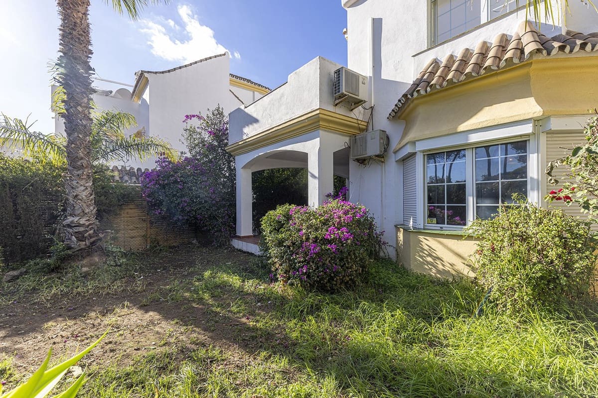 3 bedroom Townhouse for sale in Elviria - € 695,000 (Ref: 9439069)