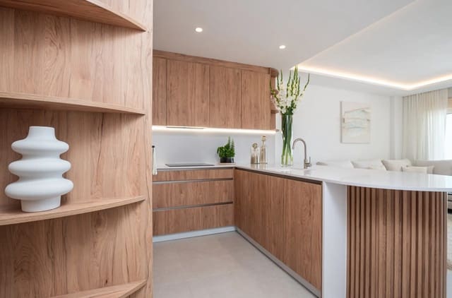 Apartamento de 3 habitaciones en Puerto Banus, Marbella en venta - 825.000 € (Ref: 9439075)