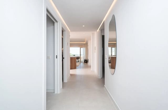 Apartamento de 3 habitaciones en Puerto Banus, Marbella en venta - 825.000 € (Ref: 9439075)