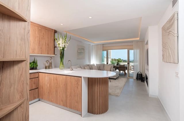 Apartamento de 3 habitaciones en Puerto Banus, Marbella en venta - 825.000 € (Ref: 9439075)