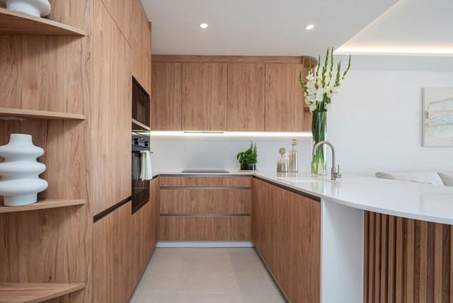 Apartamento de 3 habitaciones en Puerto Banus, Marbella en venta - 825.000 € (Ref: 9439075)