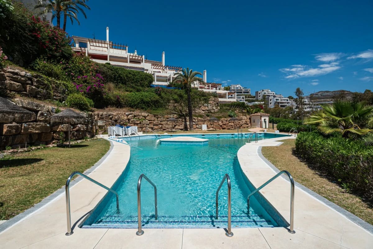 Apartamento de 3 habitaciones en Nueva Andalucia en venta - 825.000 € (Ref: 9439075)