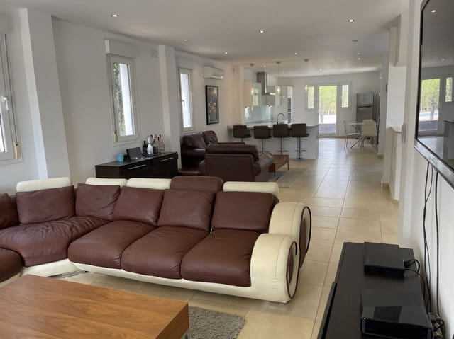 6 makuuhuone Huvila myytävänä paikassa Monforte del Cid - 750 000 € (Ref: 9439080)