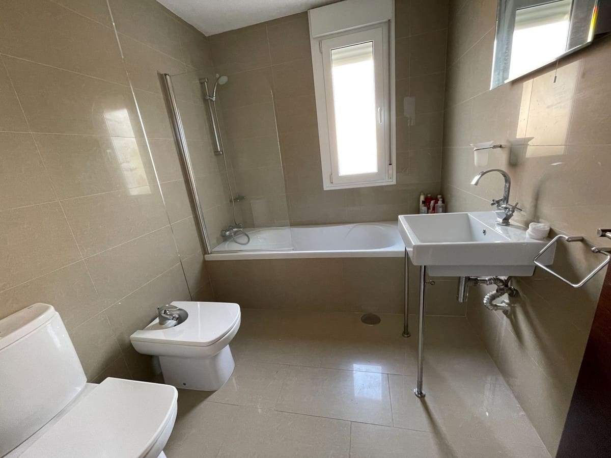 6 makuuhuone Huvila myytävänä paikassa Monforte del Cid - 750 000 € (Ref: 9439080)