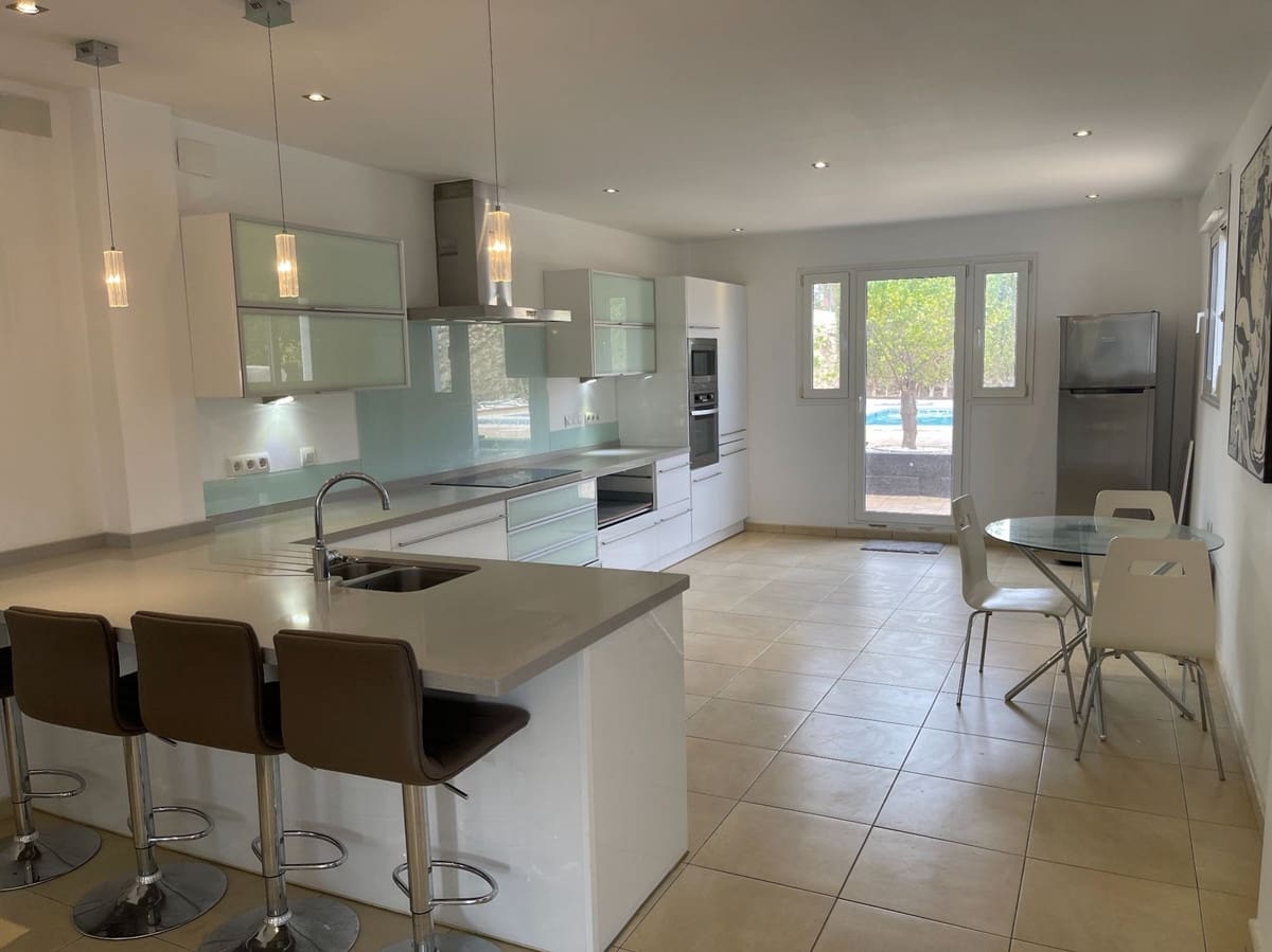 6 Zimmer Villa zu verkaufen in Monforte del Cid - 750.000 € (Ref: 9439080)