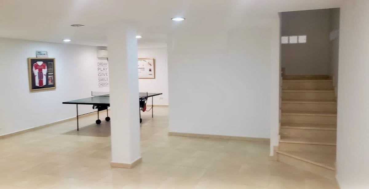 6 Zimmer Villa zu verkaufen in Monforte del Cid - 750.000 € (Ref: 9439080)