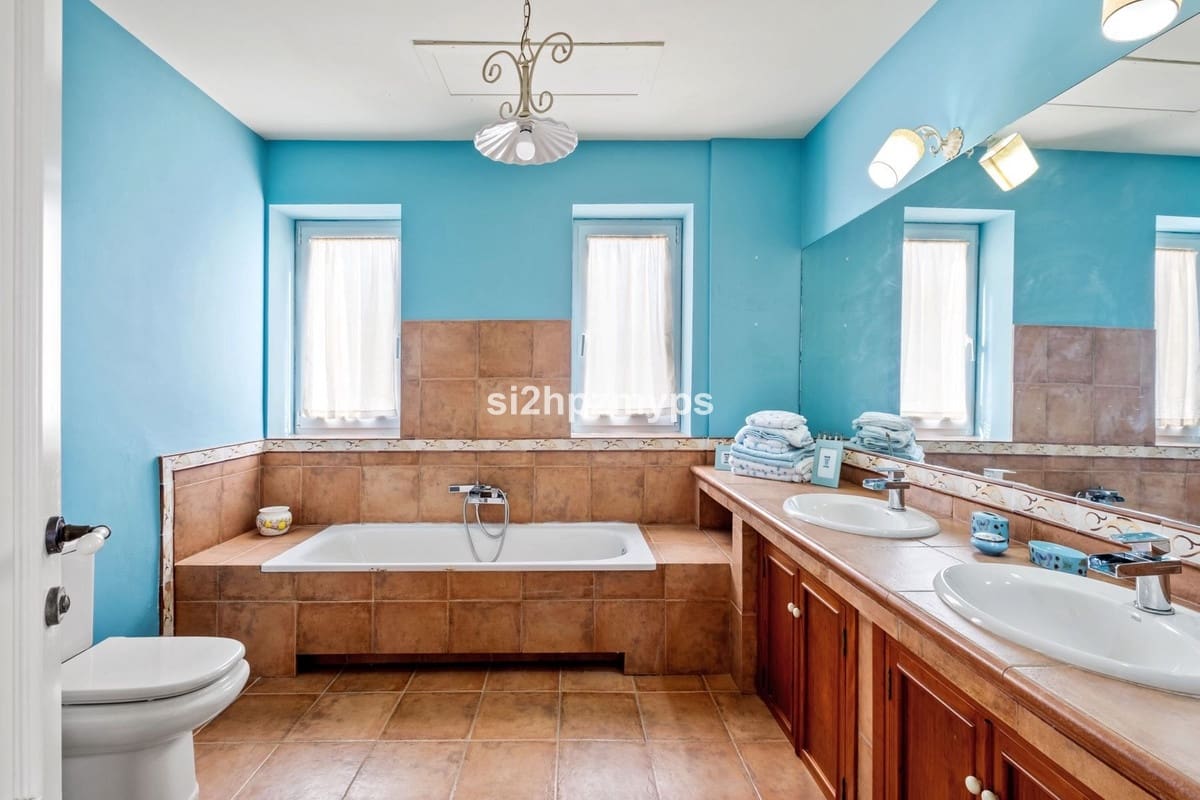 3 bedroom Villa for sale in Torrox - € 675,000 (Ref: 9439086)