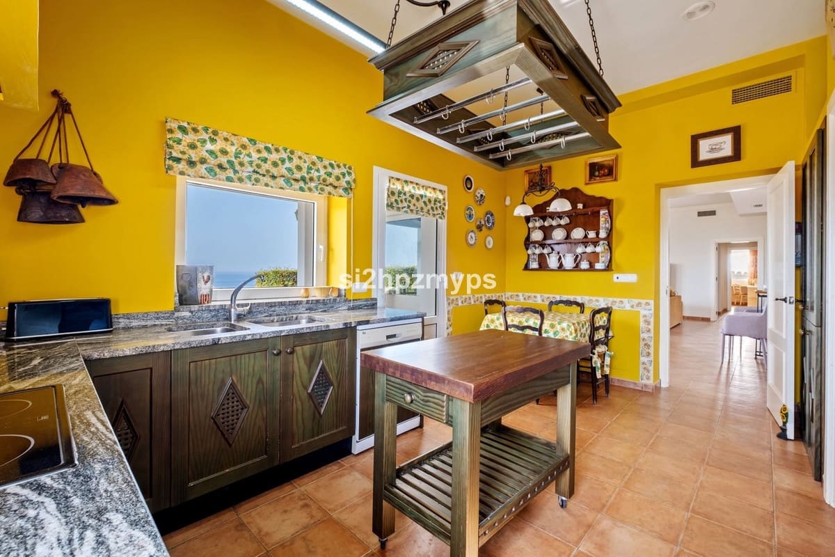 3 bedroom Villa for sale in Torrox - € 675,000 (Ref: 9439086)