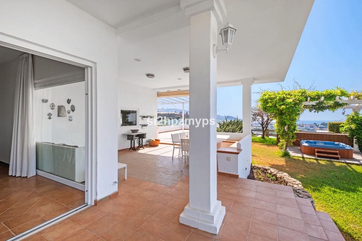3 bedroom Villa for sale in Torrox - € 675,000 (Ref: 9439086)