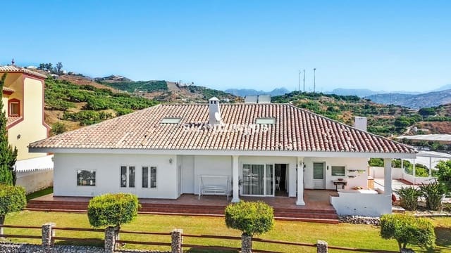 3 soveværelse Villa til salg i Torrox Pueblo, Torrox - € 675.000 (Ref: 9439086)