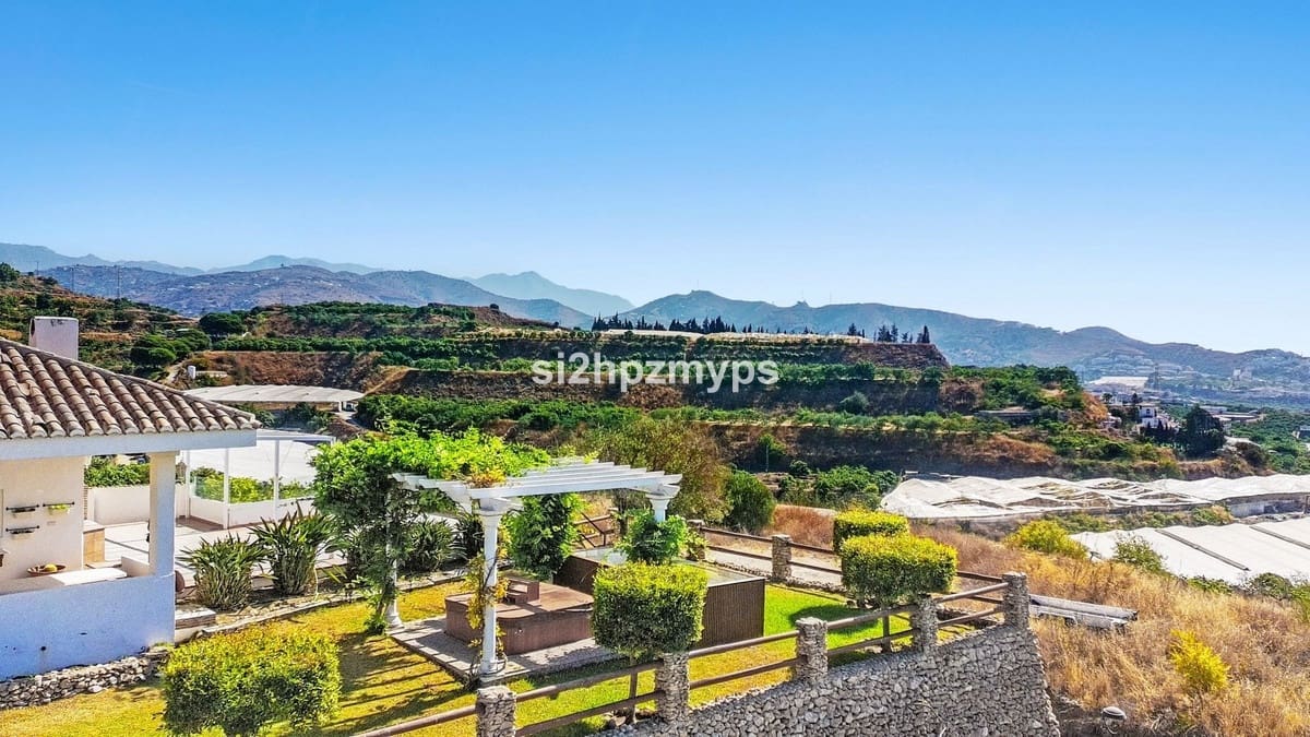 3 bedroom Villa for sale in Torrox - € 675,000 (Ref: 9439086)
