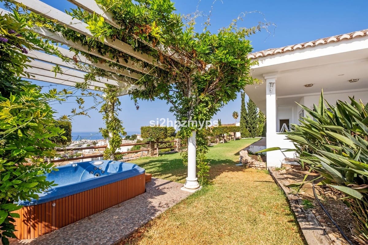3 bedroom Villa for sale in Torrox - € 675,000 (Ref: 9439086)