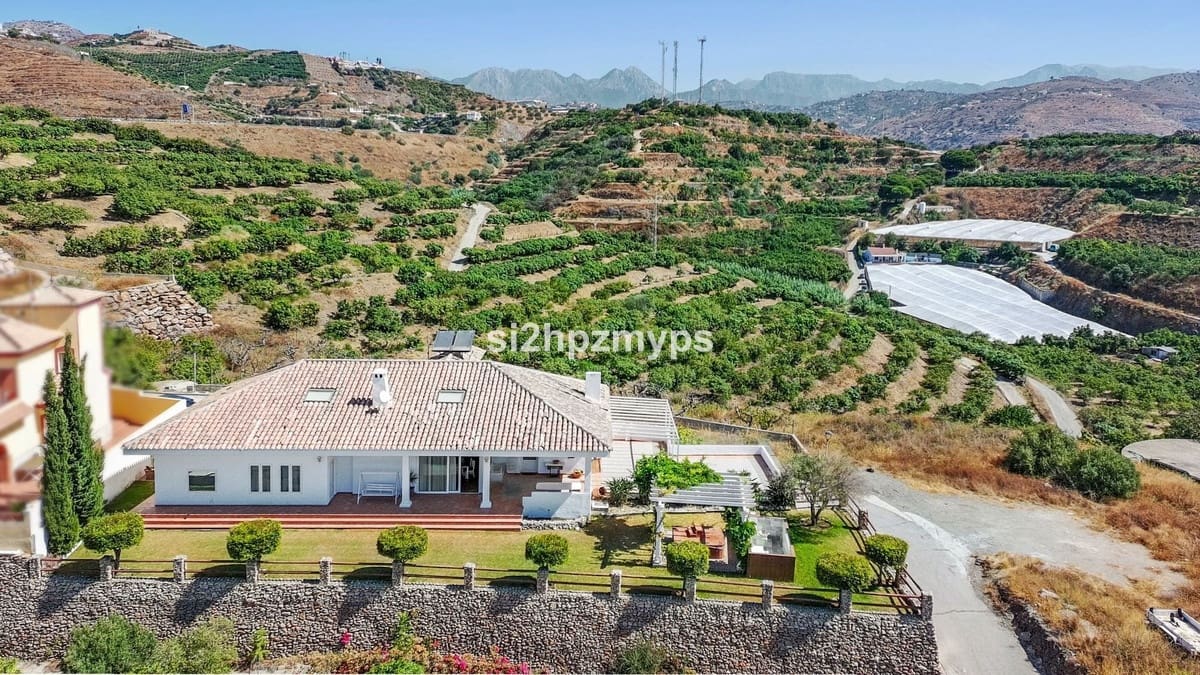 3 bedroom Villa for sale in Torrox - € 675,000 (Ref: 9439086)