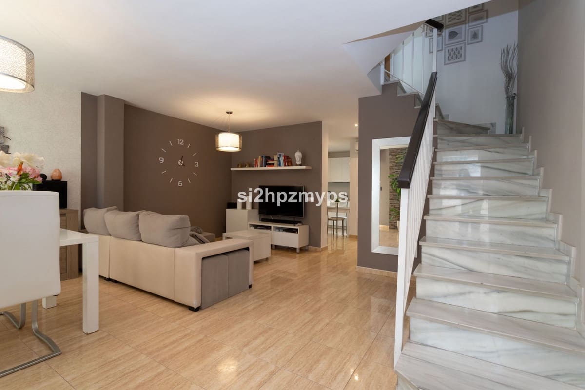 4 soveværelse Byhus til salg i Torrox - € 399.000 (Ref: 9439087)