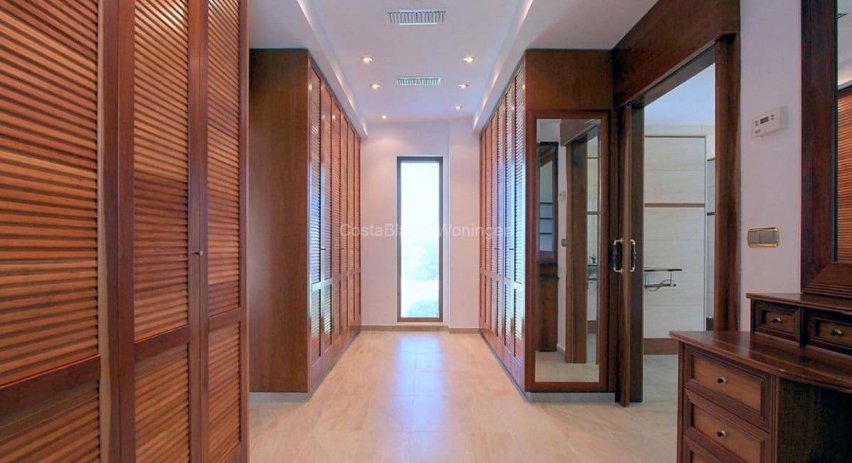 6 bedroom Villa for sale in Penaguila - € 2,500,000 (Ref: 9439090)