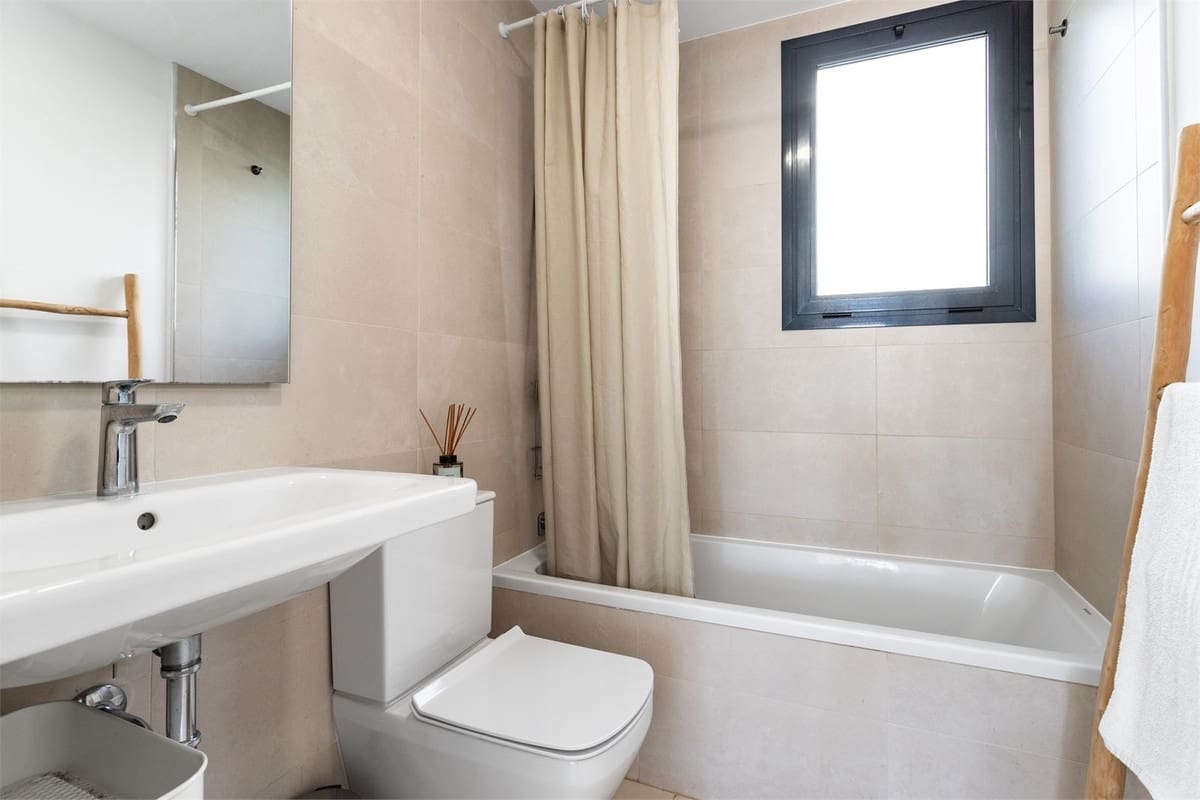 3 bedroom Apartment for sale in Fuengirola - € 749,000 (Ref: 9439093)