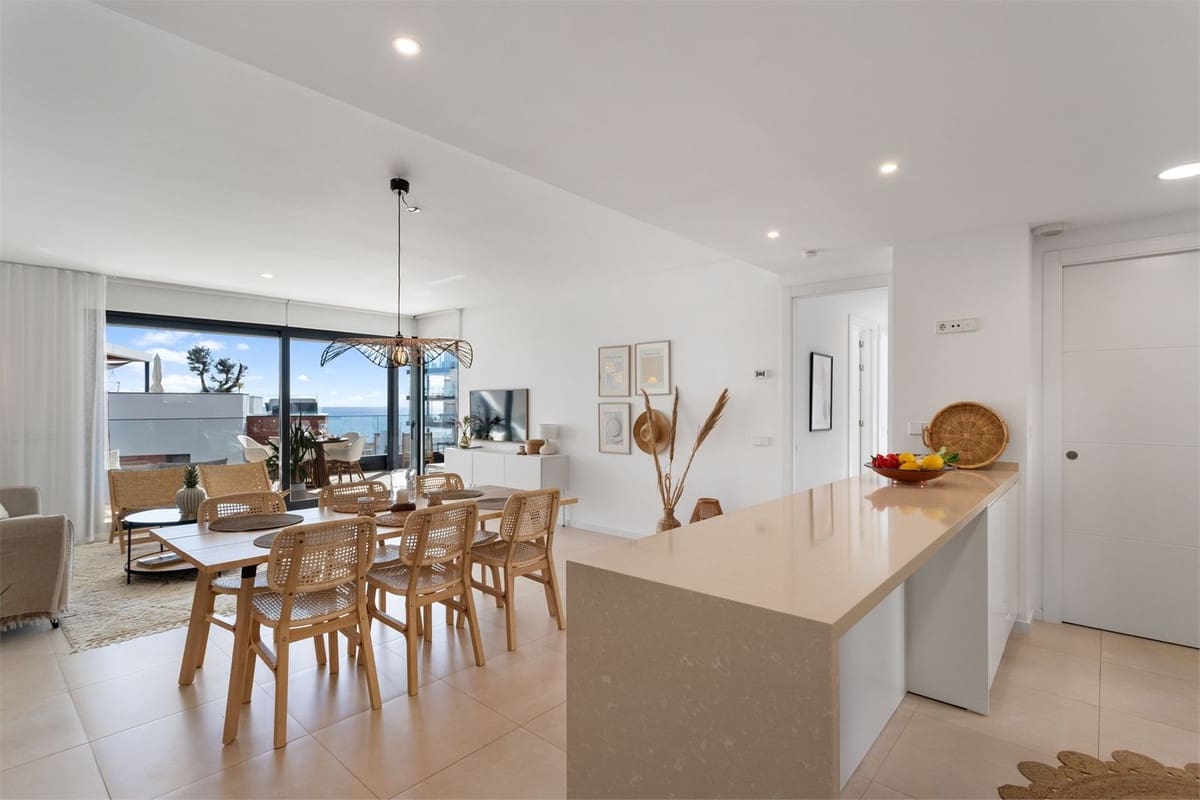 3 bedroom Apartment for sale in Fuengirola with garage - € 749,000 (Ref: 9439093)