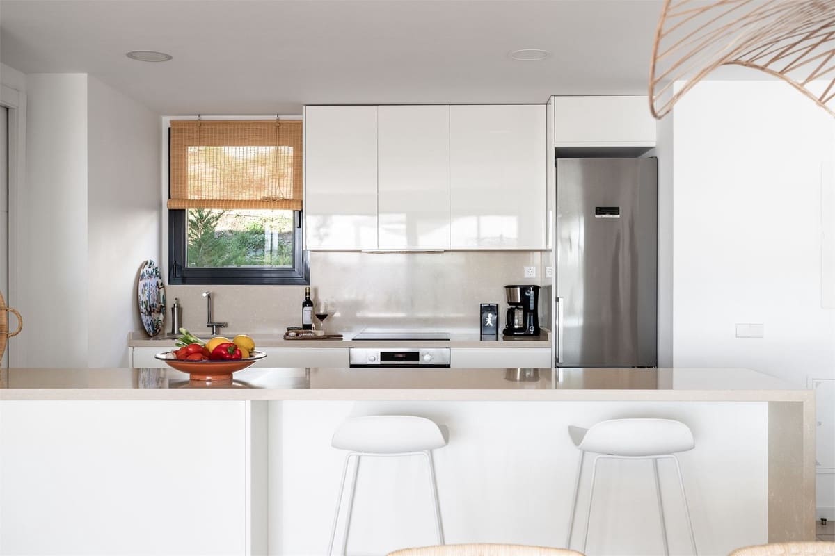 3 bedroom Apartment for sale in Fuengirola with garage - € 749,000 (Ref: 9439093)