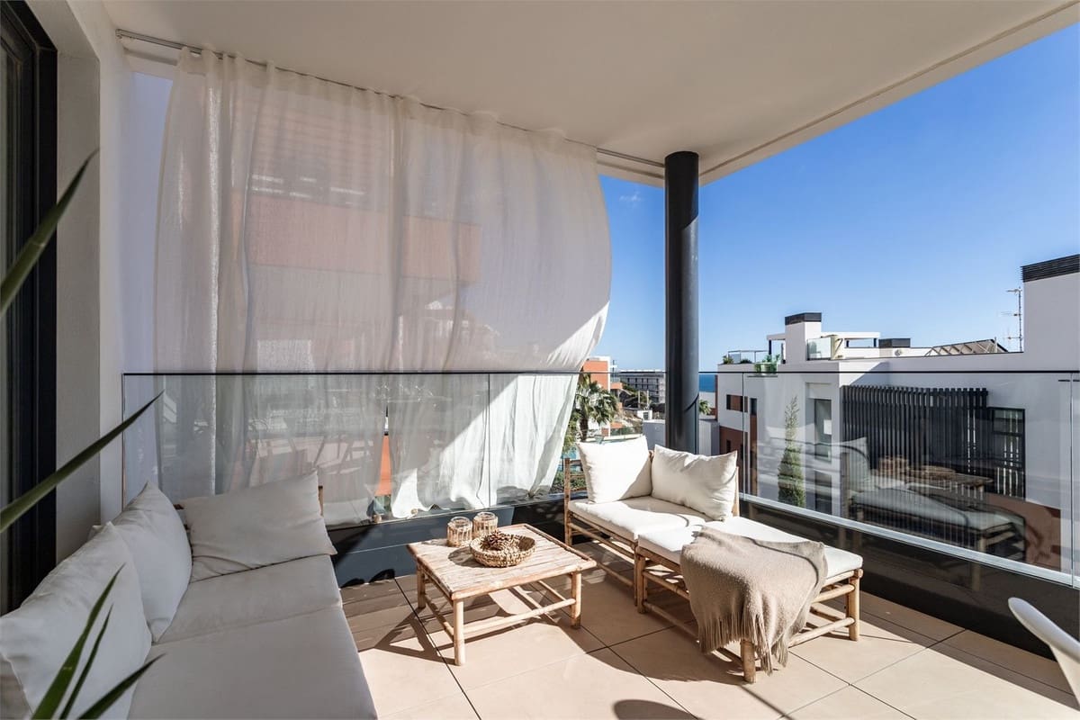3 bedroom Apartment for sale in Fuengirola with garage - € 749,000 (Ref: 9439093)