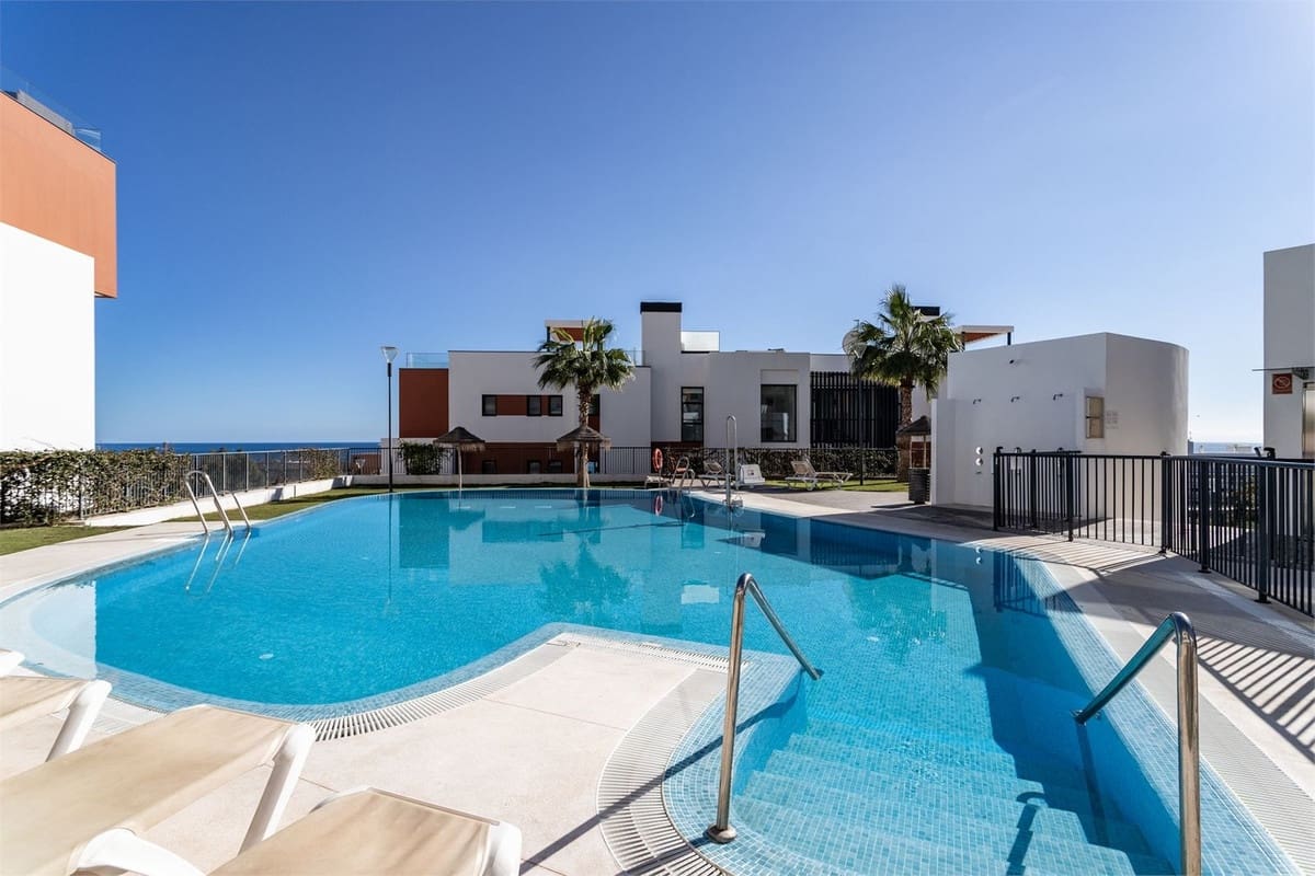 3 bedroom Apartment for sale in Fuengirola with garage - € 749,000 (Ref: 9439093)