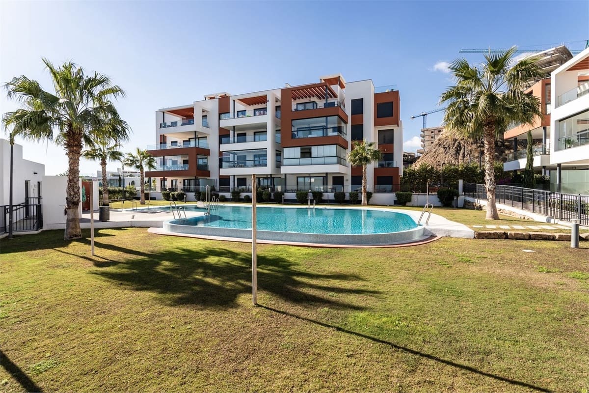 3 bedroom Apartment for sale in Fuengirola with garage - € 749,000 (Ref: 9439093)