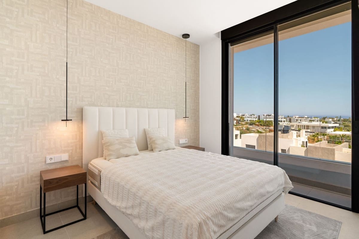 3 slaapkamer Penthouse te koop in Artola met zwembad - € 1.990.000 (Ref: 9439107)