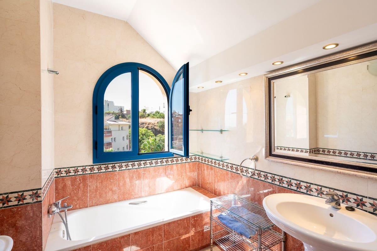 5 camera da letto Attico in vendita in Torrequebrada - 1.085.000 € (Rif: 9439110)