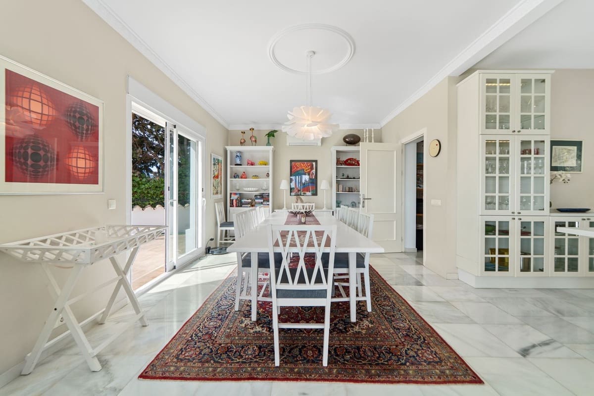 4 bedroom Villa for sale in La Sierrezuela - € 1,795,000 (Ref: 9439114)