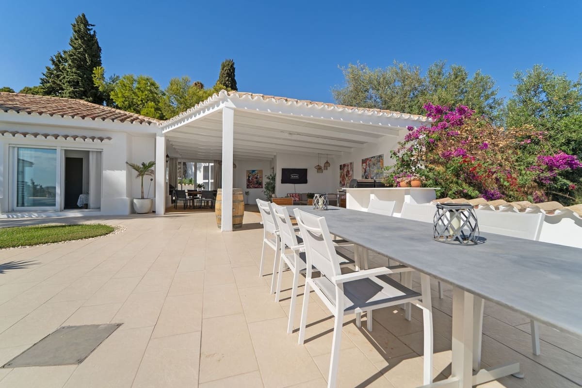4 bedroom Villa for sale in La Sierrezuela - € 1,795,000 (Ref: 9439114)