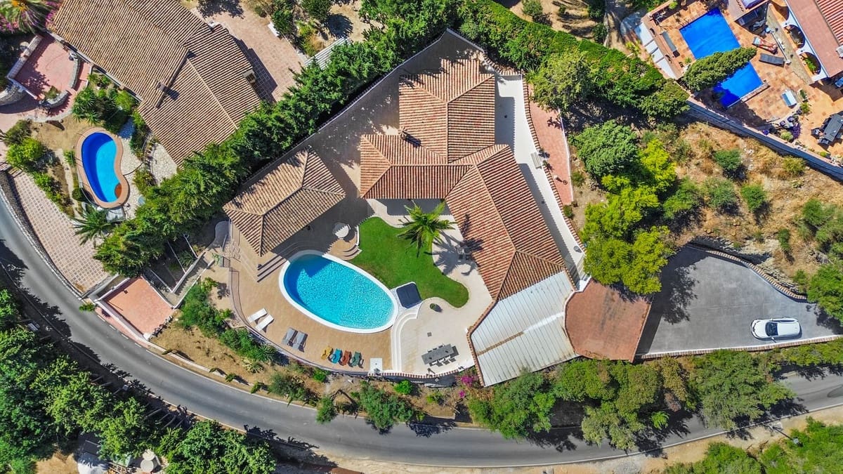 4 bedroom Villa for sale in La Sierrezuela - € 1,795,000 (Ref: 9439114)