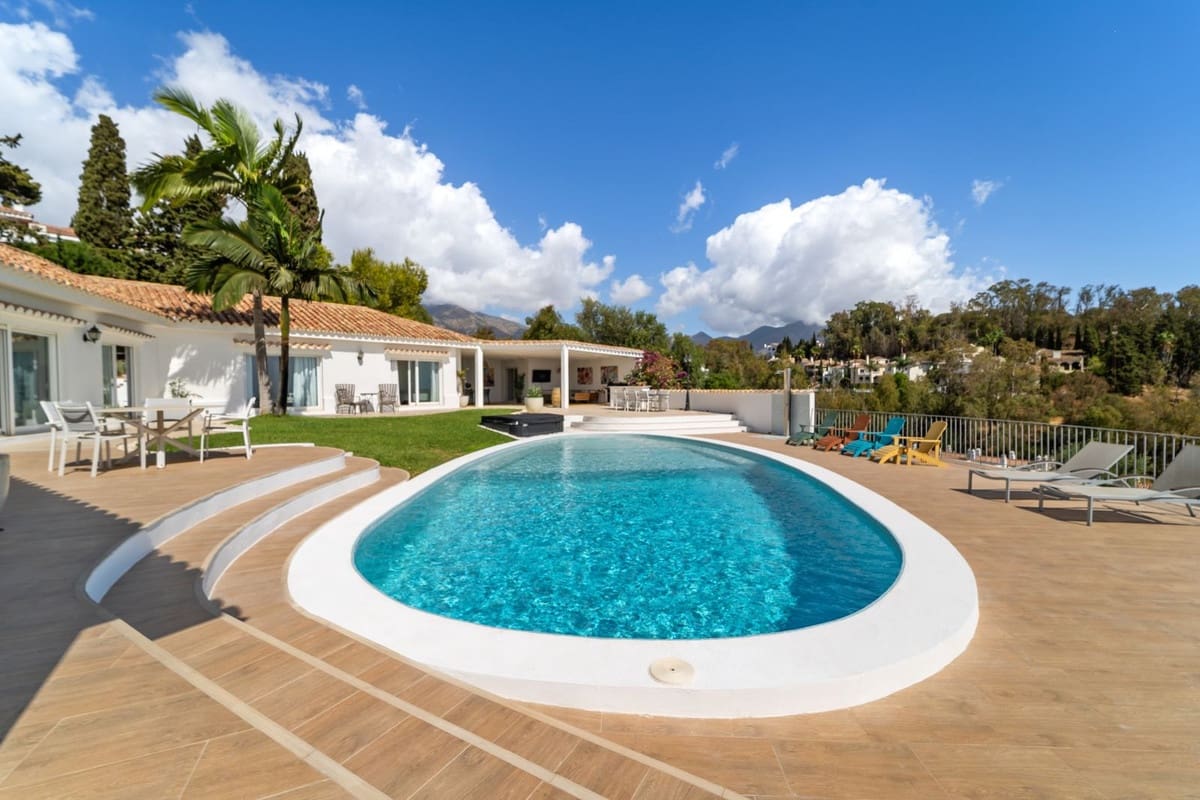 4 bedroom Villa for sale in La Sierrezuela with pool - € 1,795,000 (Ref: 9439114)