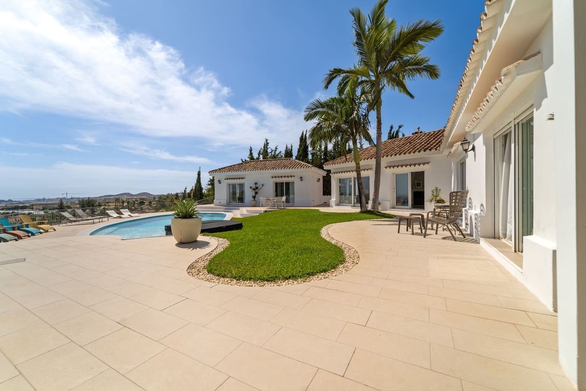 4 bedroom Villa for sale in La Sierrezuela with pool - € 1,795,000 (Ref: 9439114)