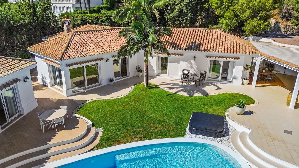 4 bedroom Villa for sale in La Sierrezuela with pool - € 1,795,000 (Ref: 9439114)